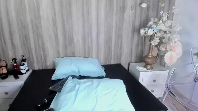 SeleneeEvanss from StripChat