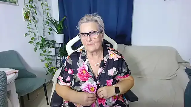 Selenna57 on StripChat 