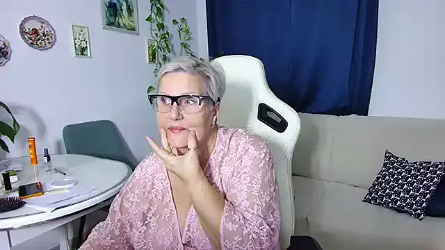 Selenna57 on StripChat 