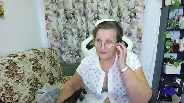 Selenna57 on StripChat 