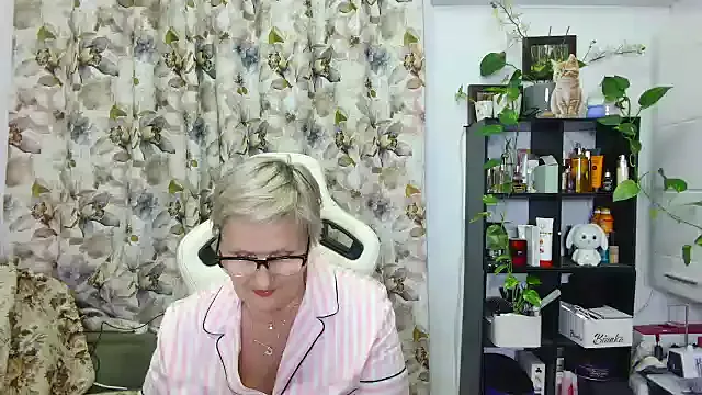 Selenna57 on StripChat 