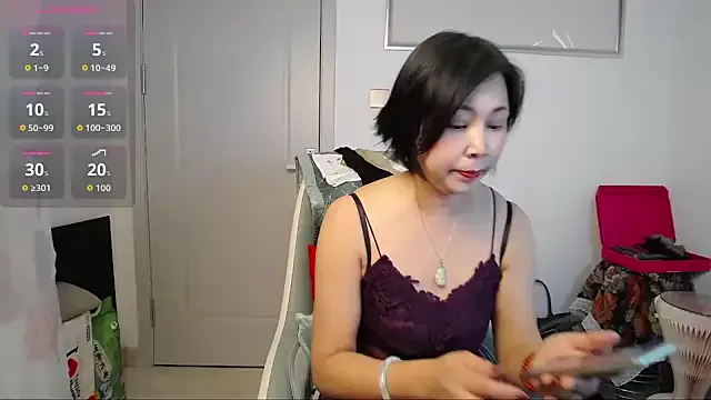 selinajuan from StripChat is Freechat