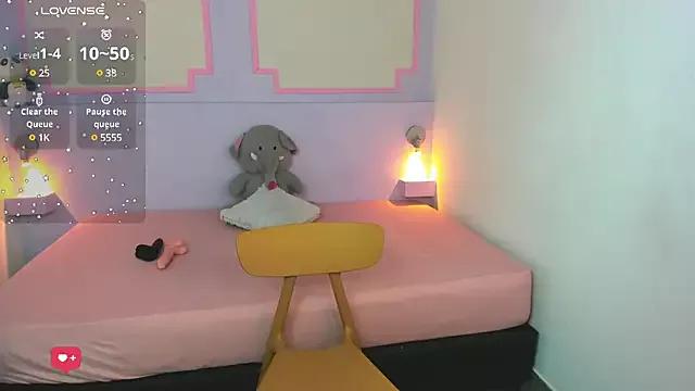 SerenaRose8 from StripChat is Freechat