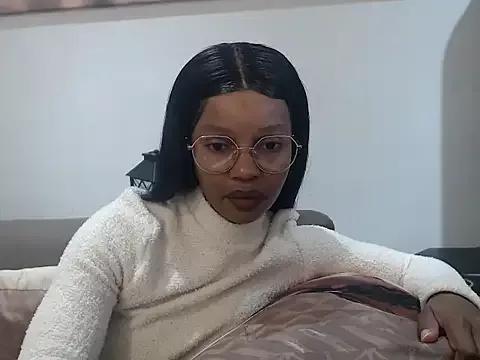 SereneLips from StripChat