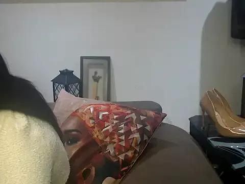 SereneLips from StripChat