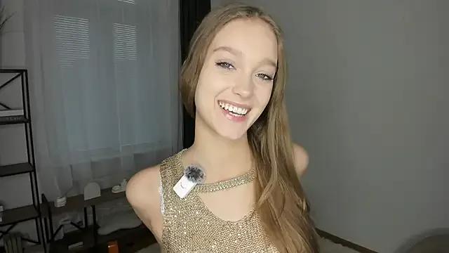 SerrenaAa from StripChat is Freechat