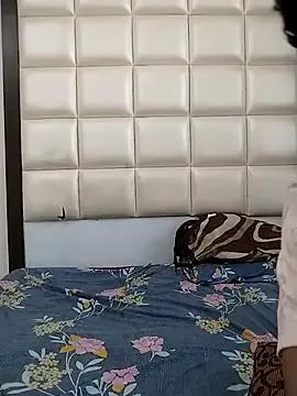 Sex_Queen_aaraya from StripChat is Freechat