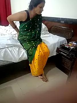 Sexy-sayra from StripChat is Freechat