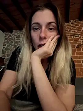 SexyAlya from StripChat is Freechat