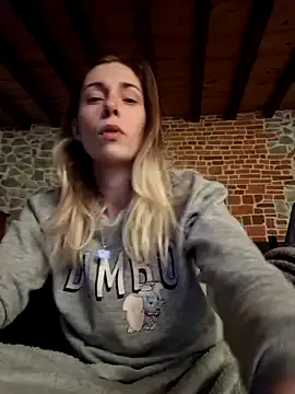 SexyAlya from StripChat is Freechat