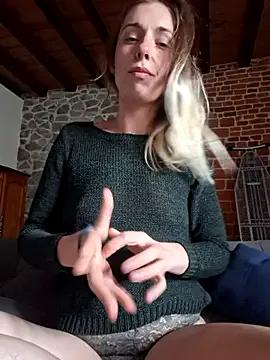 SexyAlya from StripChat is Freechat