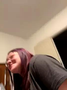 Sexybee124 from StripChat