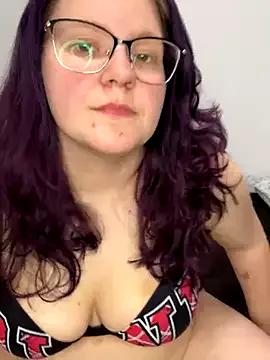 Sexybee124 from StripChat