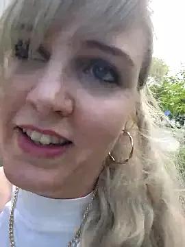 Sexybiene969 from StripChat is Freechat