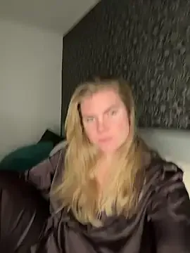 SexyBlondJoanna from StripChat is Freechat