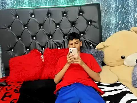 sexyboys_cutex18 from StripChat is Freechat