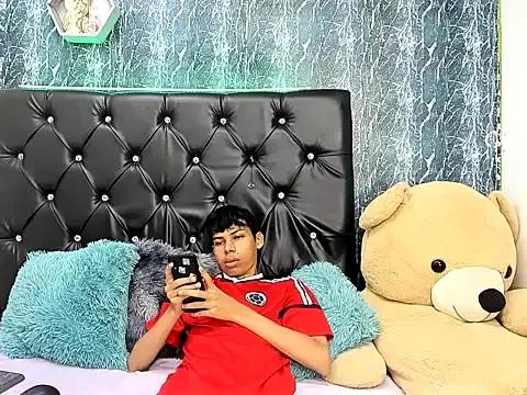 sexyboys_cutex18 from StripChat is Freechat