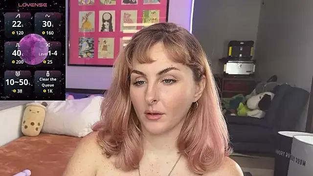 sexylittlefriend from StripChat is Freechat