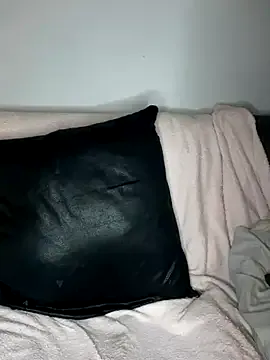 SexyLoLoUK from StripChat is Freechat