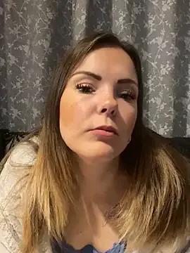 SexyLoLoUK from StripChat is Freechat