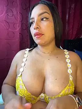 Sexymoom32 from StripChat is Freechat