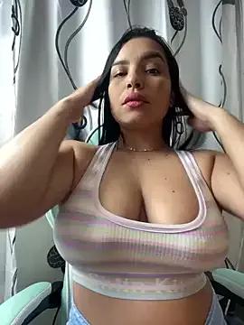 Sexymoom32 from StripChat is Freechat