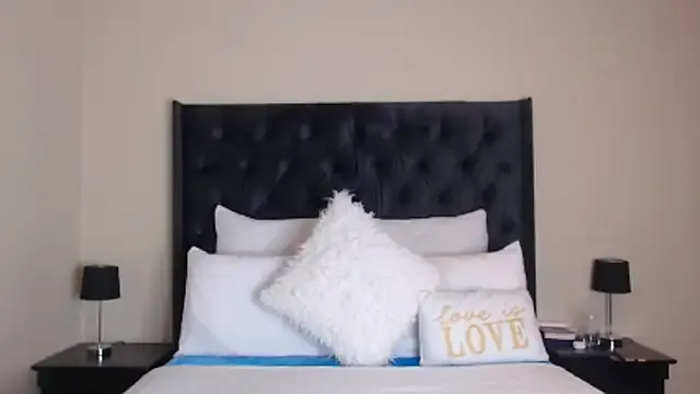 Sexynaughty_Girl from StripChat is Freechat