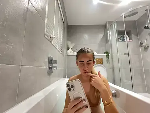 SexyySiSi from StripChat is Freechat