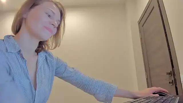 sexyyvanila from StripChat is Freechat