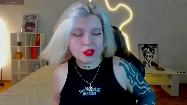 shadow__purrr from StripChat is Freechat