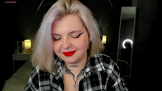 Try our streaming cams variety and talk on a personal level with our adorable girls streamers, showing off their bountiful shapes and dildos.