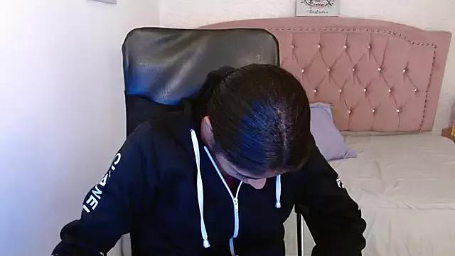 shaneelle from StripChat is Freechat