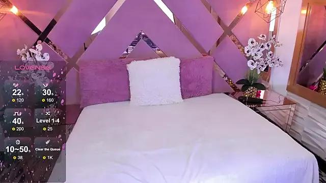 Try our streaming cams variety and talk on a personal level with our adorable girls streamers, showing off their bountiful shapes and dildos.