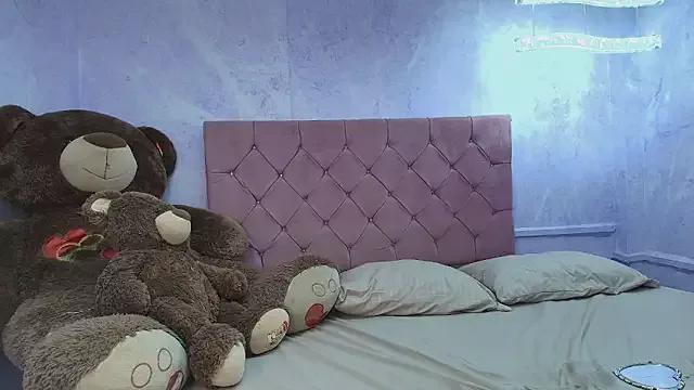 Try our streaming cams variety and talk on a personal level with our adorable girls streamers, showing off their bountiful shapes and dildos.