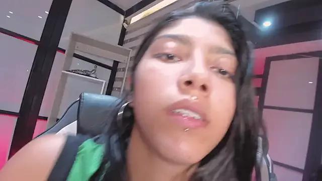 SharonQueen1 from StripChat is Freechat