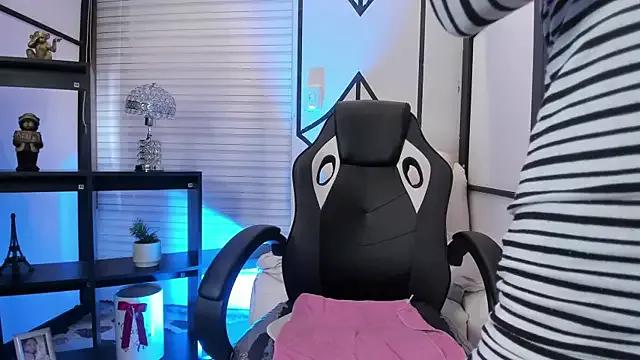 Try our streaming cams variety and talk on a personal level with our adorable girls streamers, showing off their bountiful shapes and dildos.