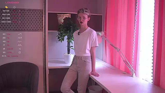 ShayDewolfe from StripChat is Freechat