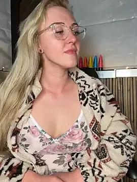 SherryOutdoor1 from StripChat is Freechat