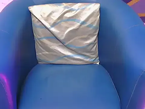 Shinykrisha from StripChat is Freechat