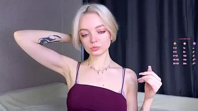 ShizukaBlanche from StripChat is Freechat