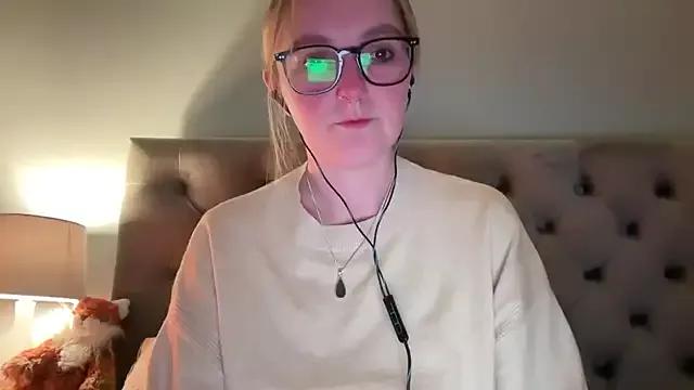short_sweetpea from StripChat is Freechat