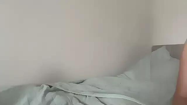 shyskyexo from StripChat is Freechat