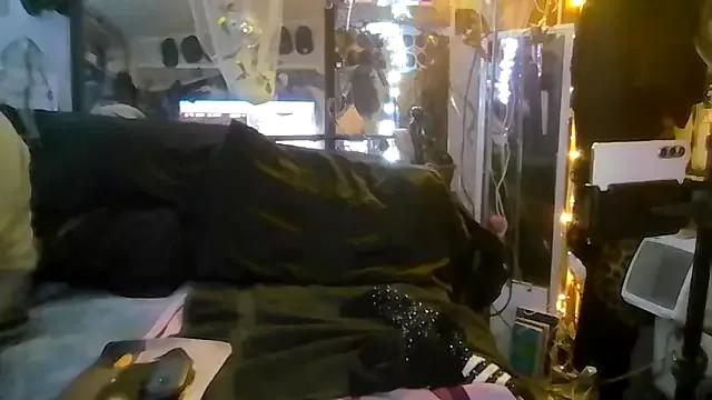 ShysluutGia from StripChat