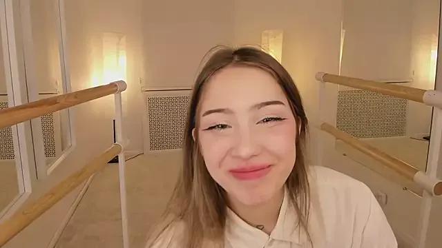 Sillybloom from StripChat