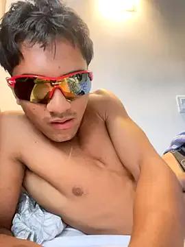 silverbody19 from StripChat is Freechat