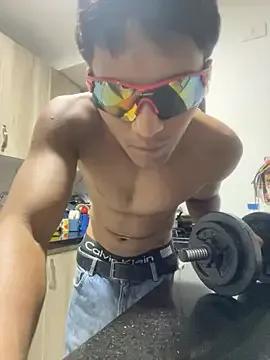 silverbody19 from StripChat is Freechat