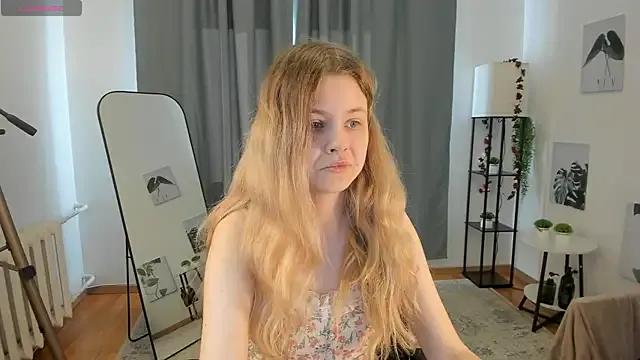 SilverWillow from StripChat is Freechat