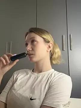 SilverxKitty from StripChat is Freechat