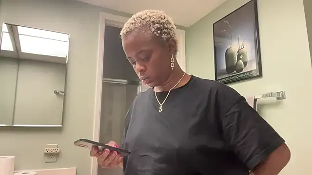 SimoneSavage from StripChat is Freechat