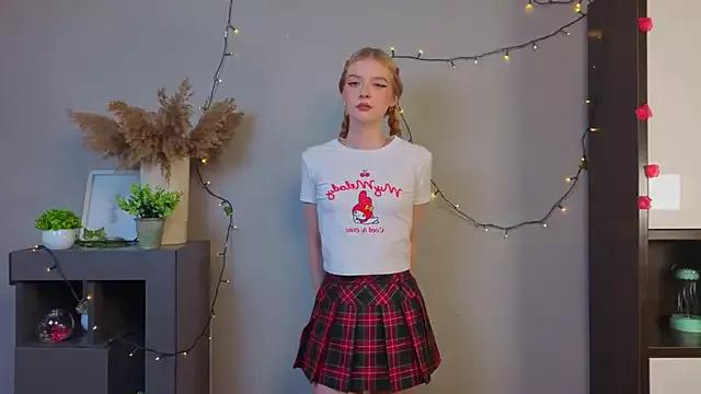 simplegirly from StripChat is Freechat